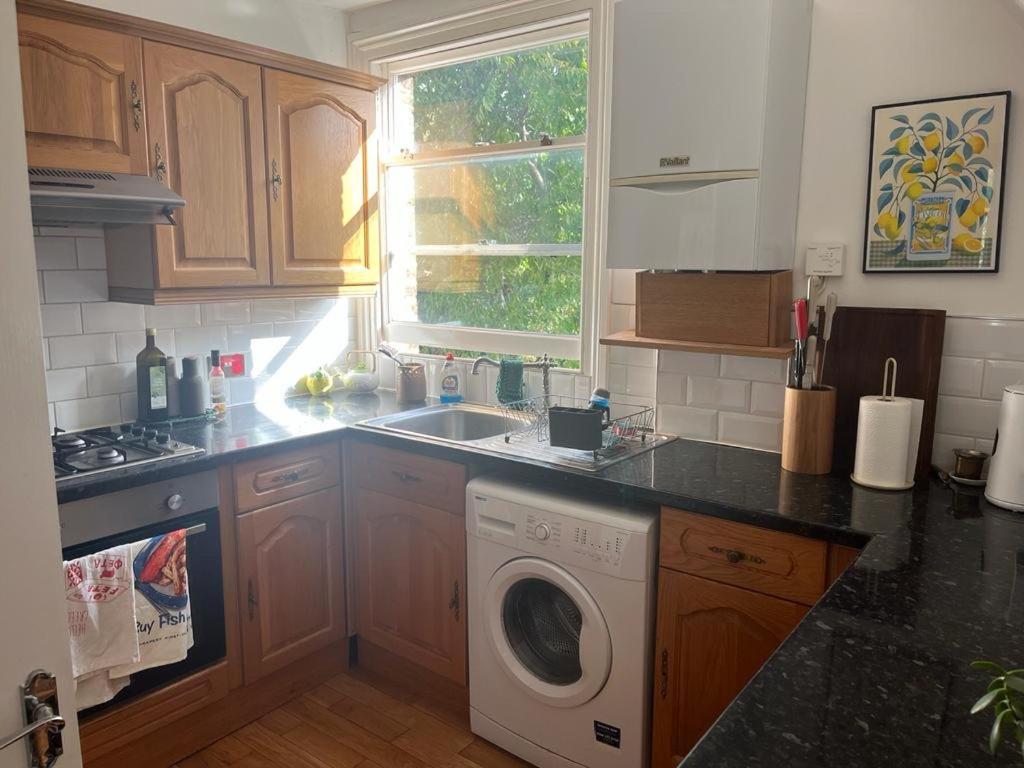 2 Bedroom Top Floor Flat, West Dulwich Free Street Parking ลอนดอน ภายนอก รูปภาพ